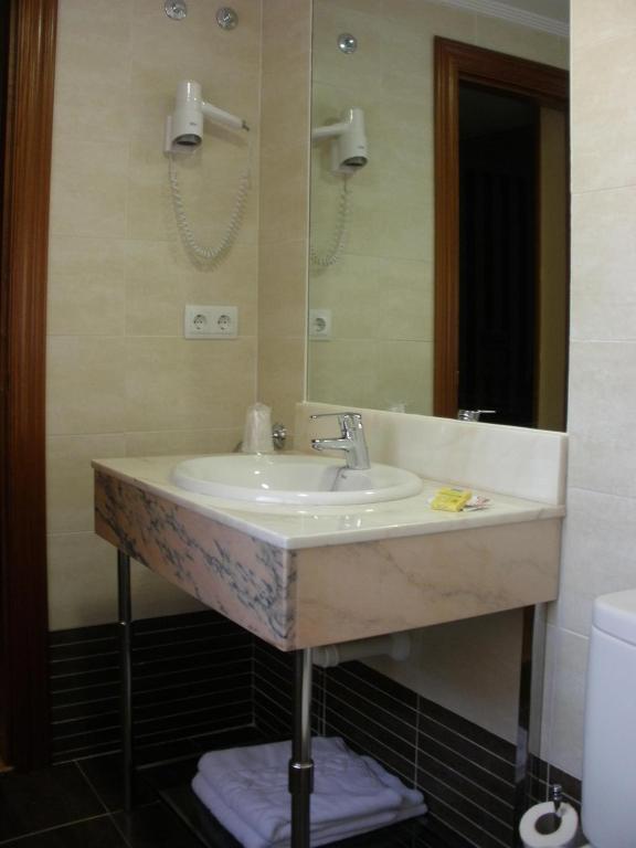 Hostal Virgen Del Villar Лагуна де Дуеро Стая снимка