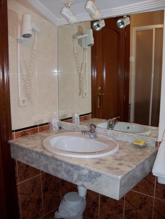Hostal Virgen Del Villar Лагуна де Дуеро Стая снимка