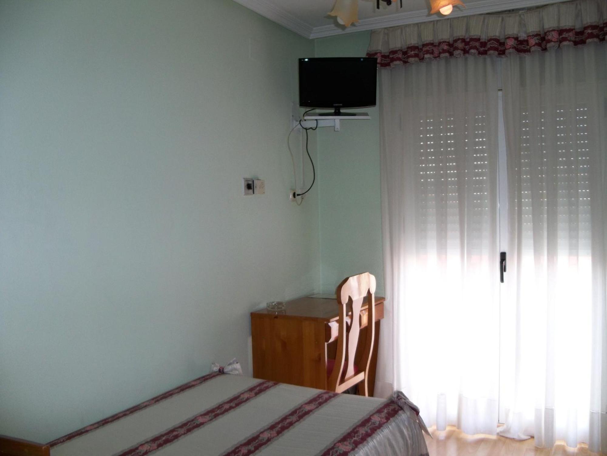 Hostal Virgen Del Villar Лагуна де Дуеро Екстериор снимка