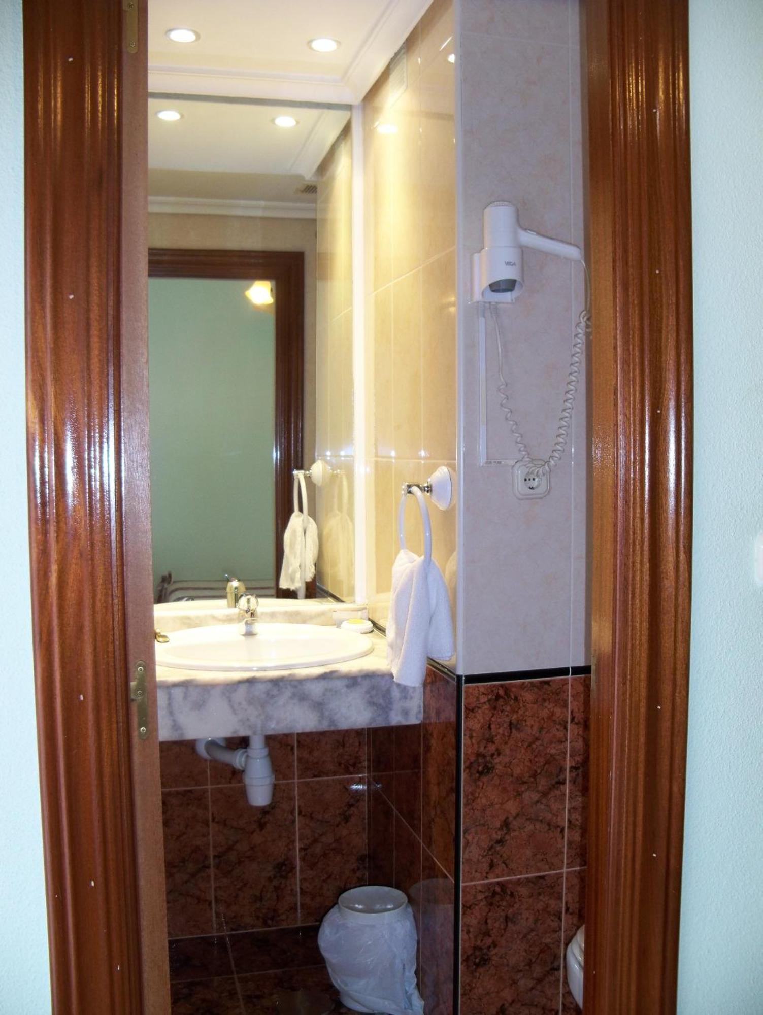 Hostal Virgen Del Villar Лагуна де Дуеро Екстериор снимка