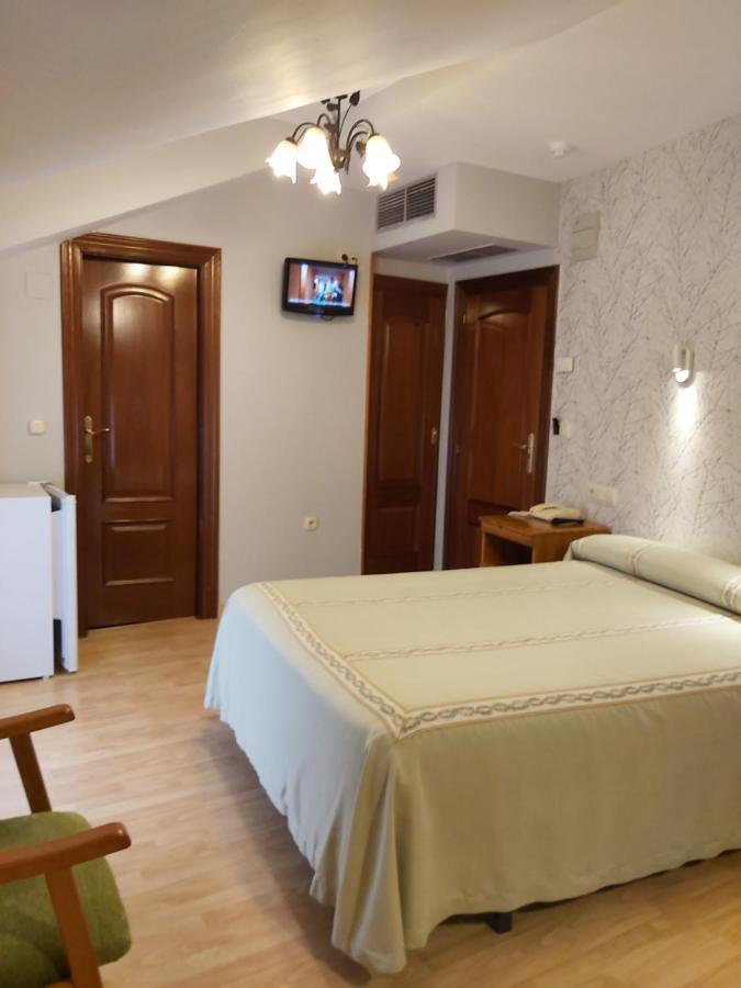 Hostal Virgen Del Villar Лагуна де Дуеро Екстериор снимка