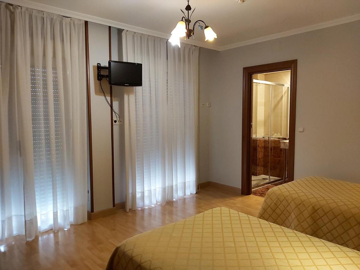 Hostal Virgen Del Villar Лагуна де Дуеро Екстериор снимка