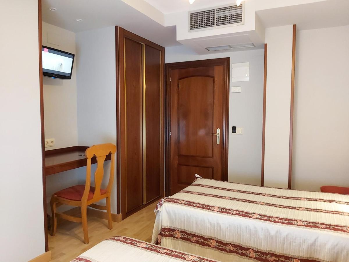 Hostal Virgen Del Villar Лагуна де Дуеро Екстериор снимка
