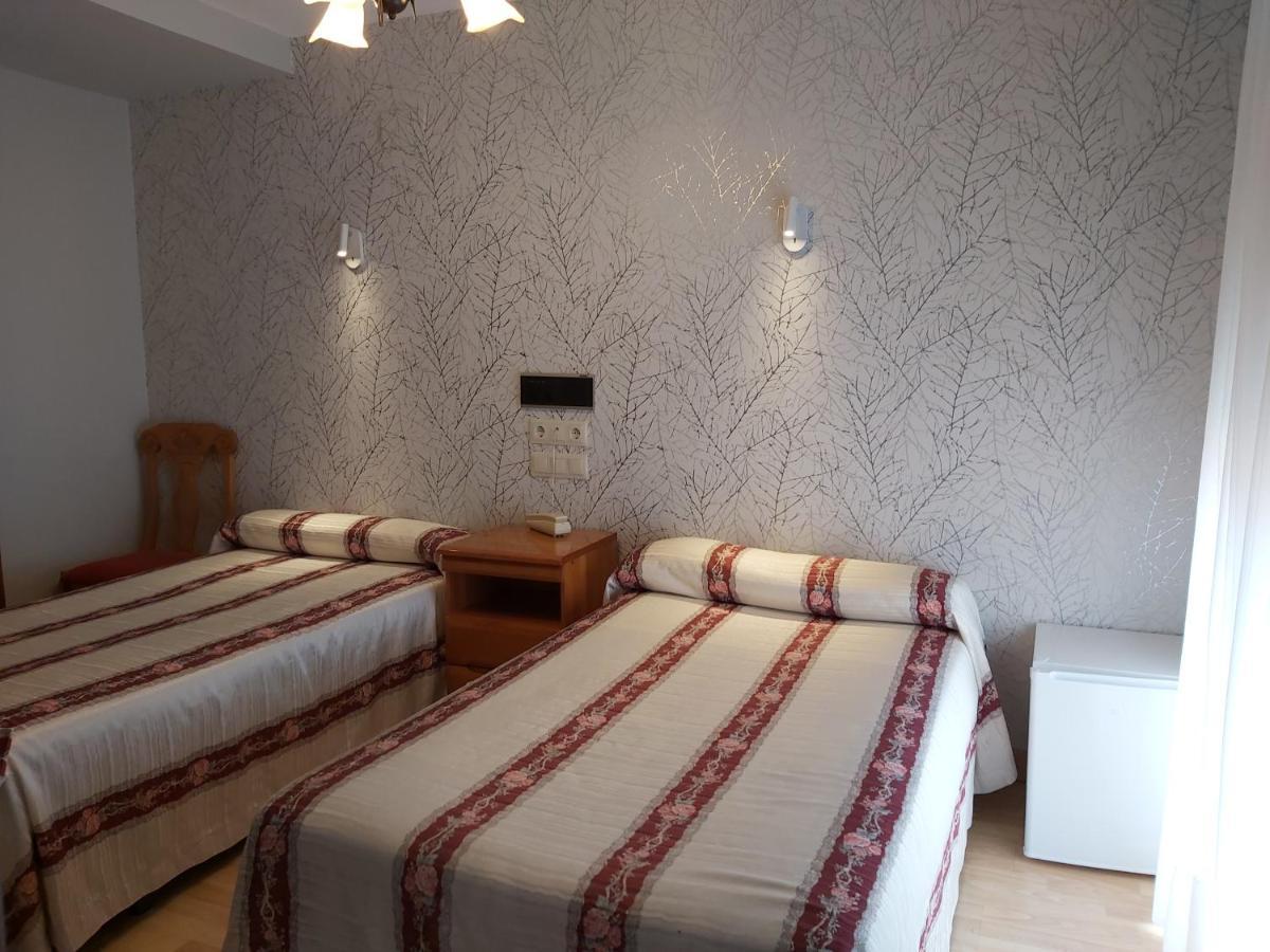 Hostal Virgen Del Villar Лагуна де Дуеро Екстериор снимка