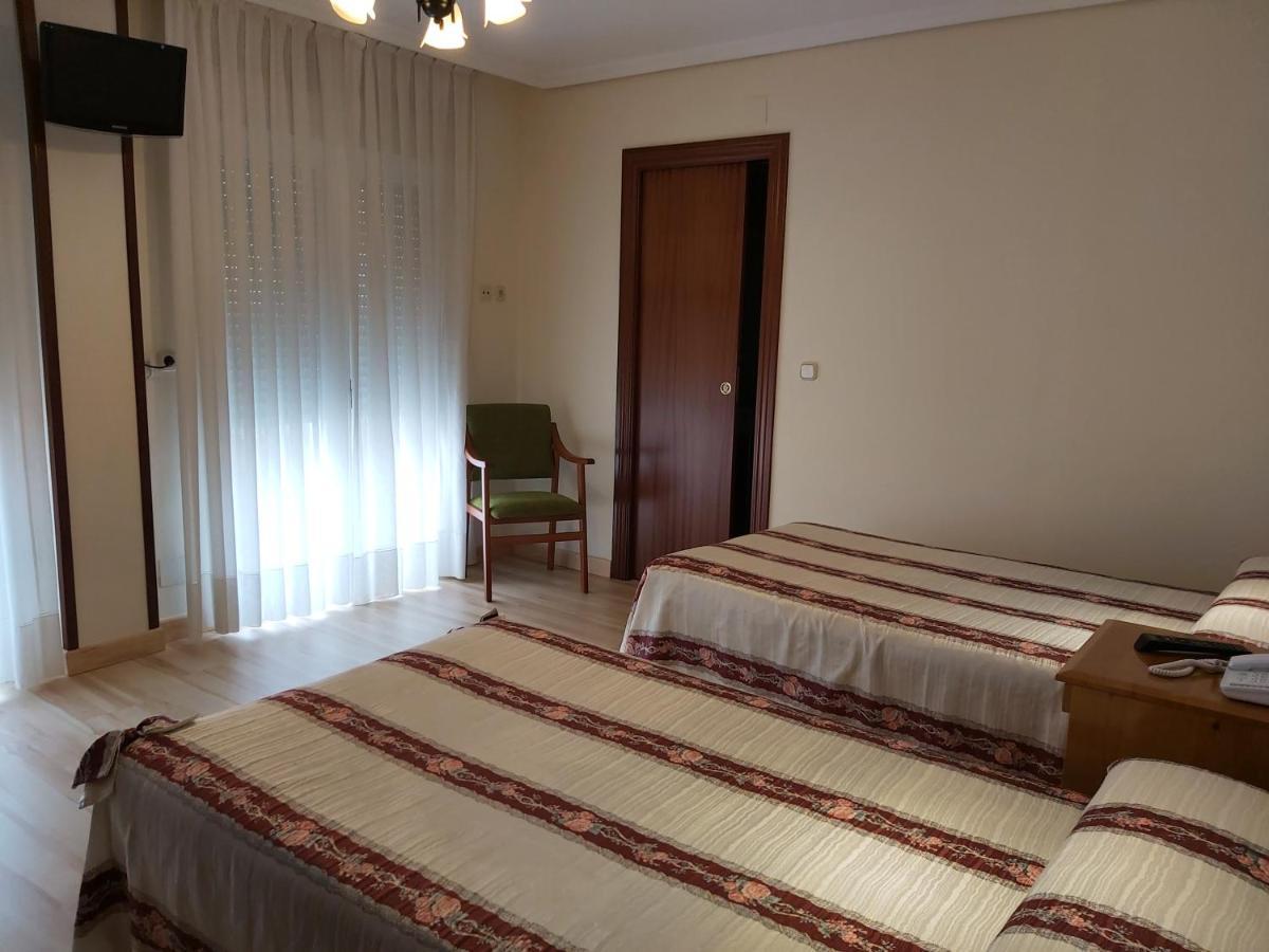 Hostal Virgen Del Villar Лагуна де Дуеро Екстериор снимка